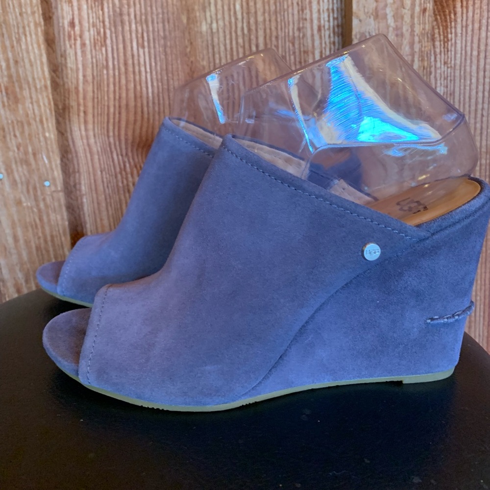 UGG Lively Suede Periwinkle Blue Peep Toe Wedge Sling-Back Sandal Size 9.5